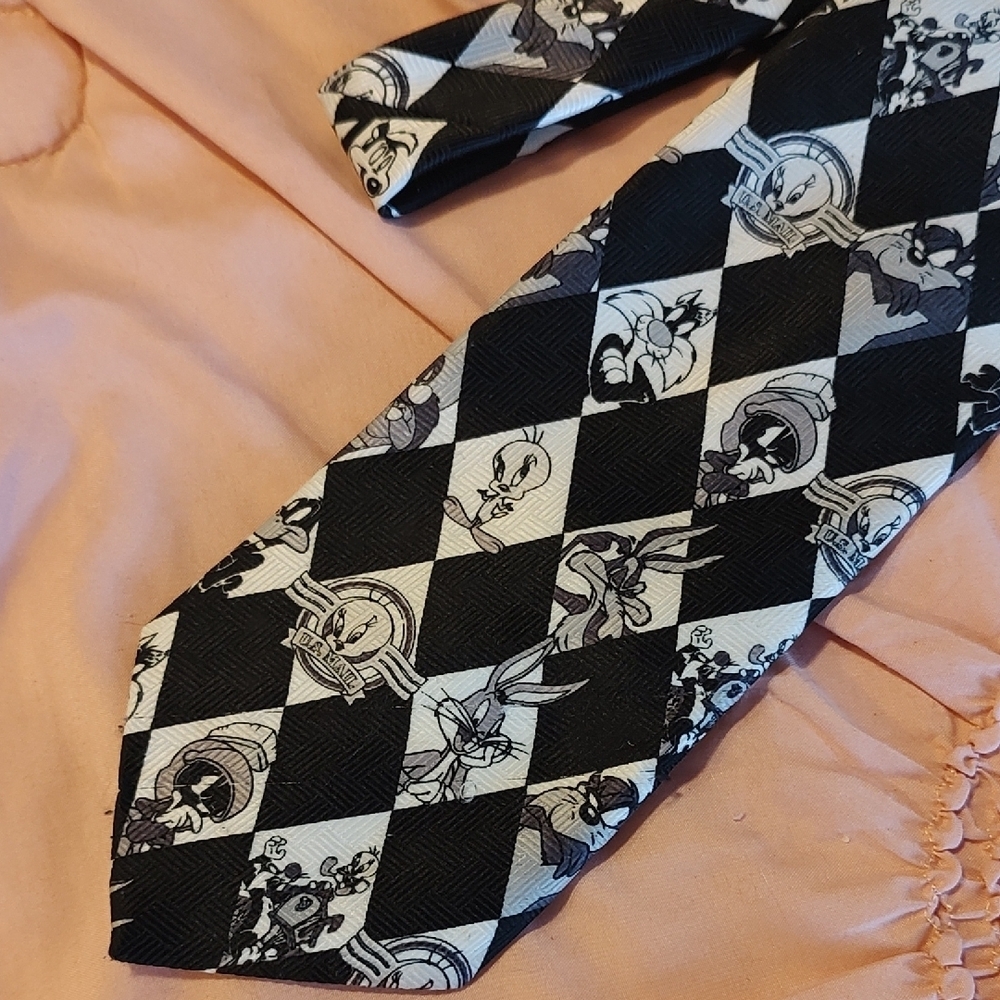 Vintage LOONEY TUNES Black and White Tie 4" Rare Find 1997